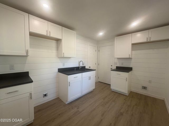 815 Stratford Place, Neosho, MO 64850