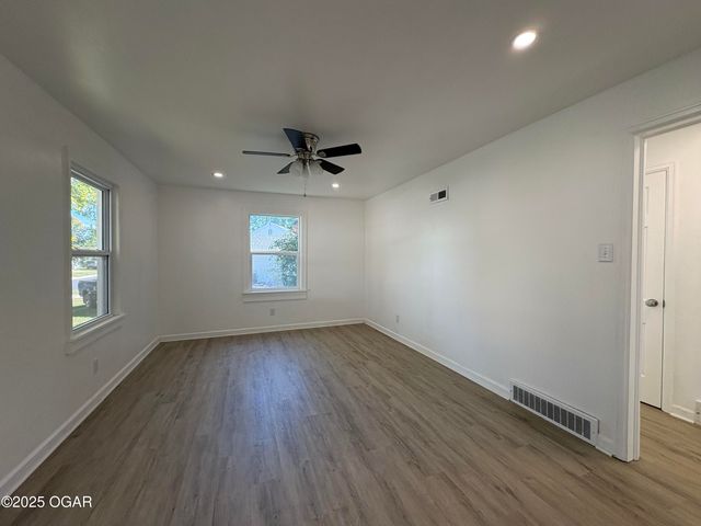 815 Stratford Place, Neosho, MO 64850