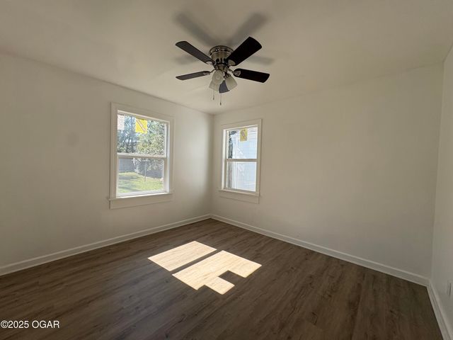 815 Stratford Place, Neosho, MO 64850