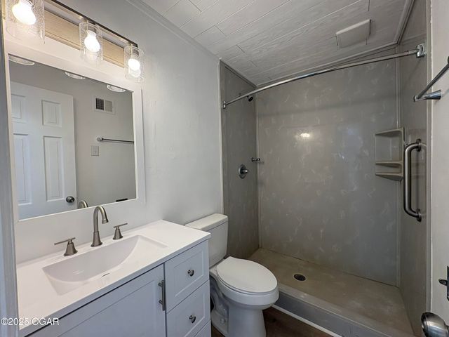 815 Stratford Place, Neosho, MO 64850