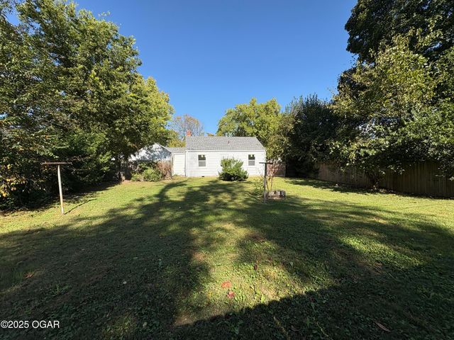 815 Stratford Place, Neosho, MO 64850