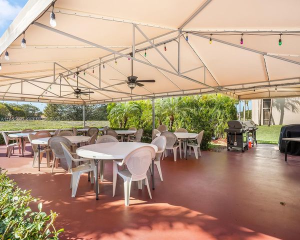 3591 Environ Boulevard A404, Lauderhill, FL 33319
