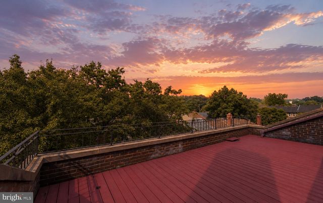 2338 S QUEEN ST, Arlington, VA 22202