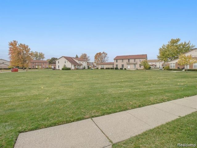 35420 TALL OAKS Drive, Sterling Heights, MI 48312