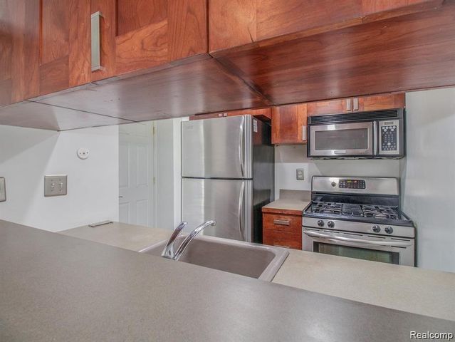 35420 TALL OAKS Drive, Sterling Heights, MI 48312