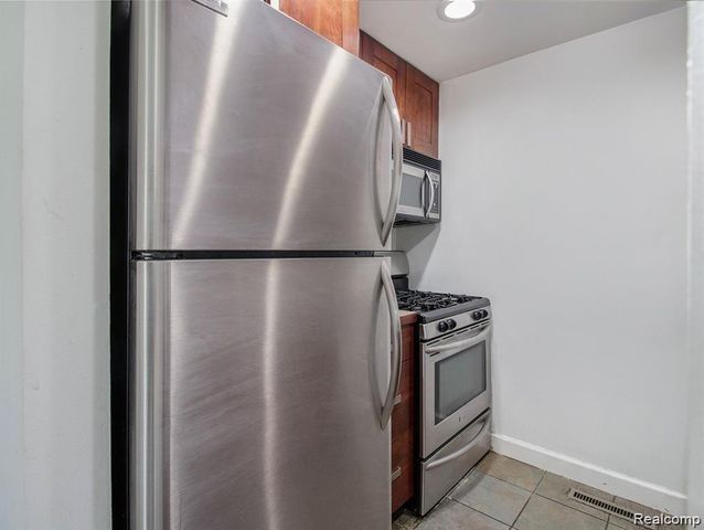 35420 TALL OAKS Drive, Sterling Heights, MI 48312