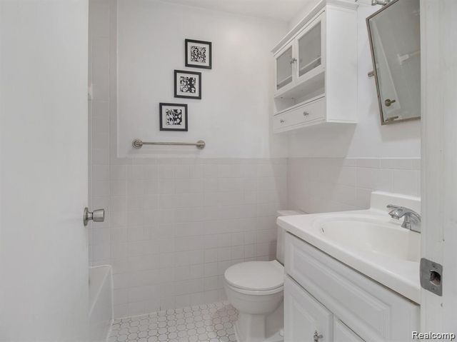 35420 TALL OAKS Drive, Sterling Heights, MI 48312