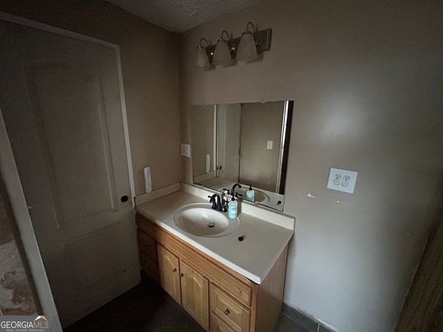 88 E Stephens Street, Winder, GA 30680