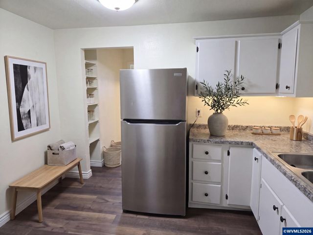 4490 Center St NE, Salem, OR 97301
