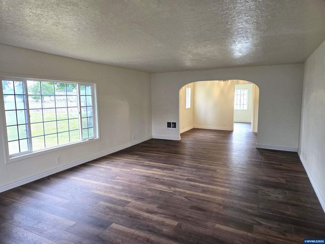 4490 Center St NE, Salem, OR 97301