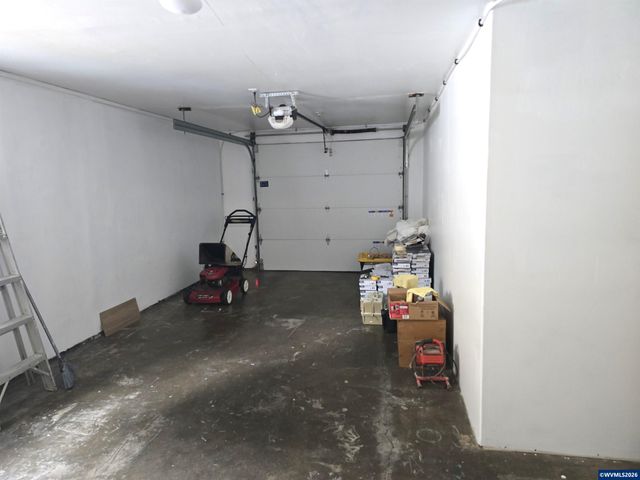 4490 Center St NE, Salem, OR 97301
