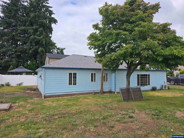 4490 Center St NE, Salem, OR 97301