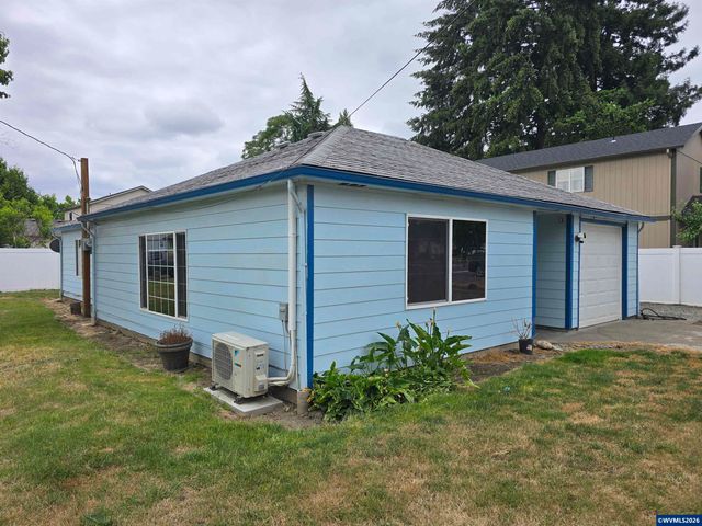 4490 Center St NE, Salem, OR 97301