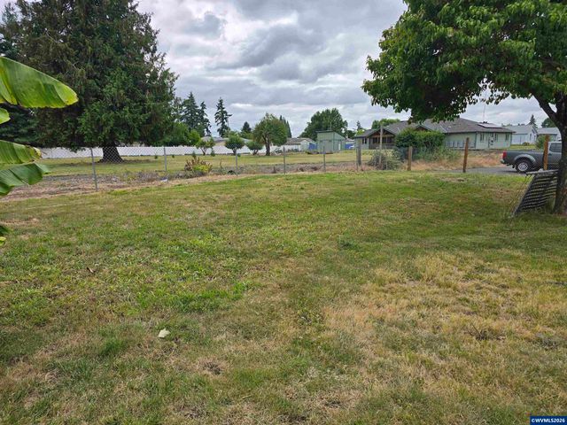 4490 Center St NE, Salem, OR 97301