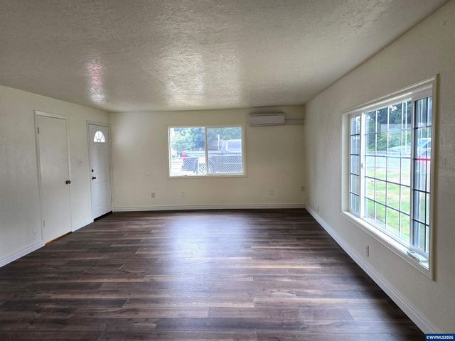 4490 Center St NE, Salem, OR 97301