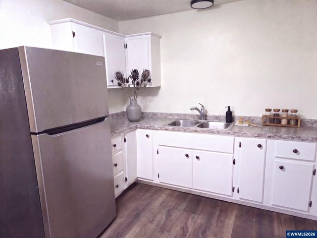 4490 Center St NE, Salem, OR 97301