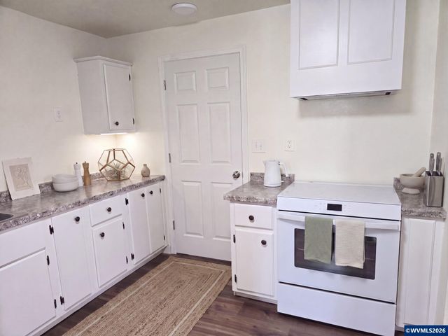 4490 Center St NE, Salem, OR 97301