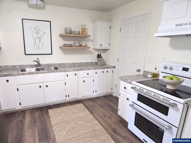 4490 Center St NE, Salem, OR 97301