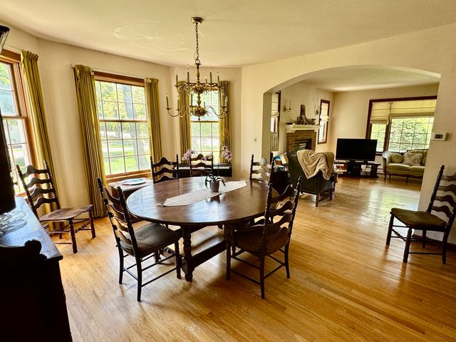 933 Harms Road, Glenview, IL 60025