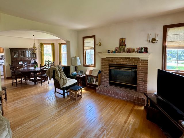 933 Harms Road, Glenview, IL 60025