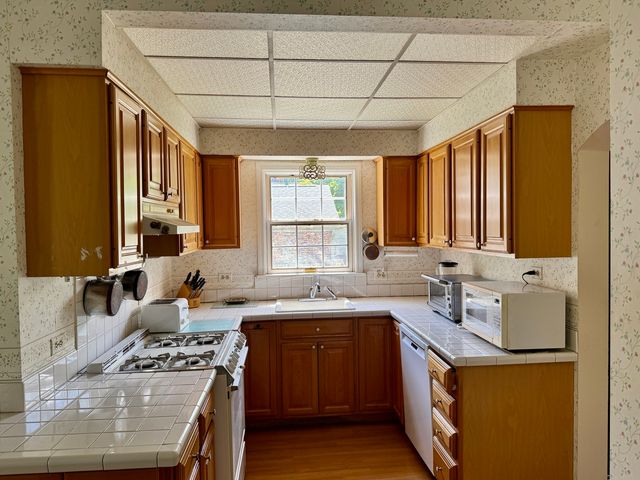 933 Harms Road, Glenview, IL 60025
