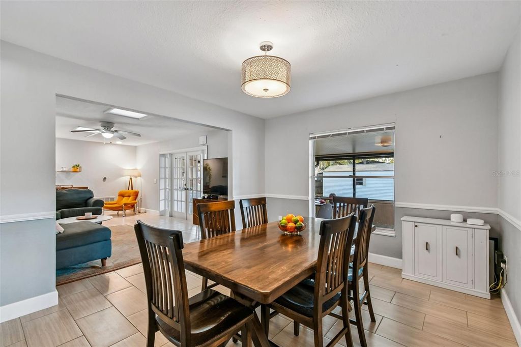 Image 11 of property listing at 641 OAKVIEW STREET, Altamonte Springs, FL 32714