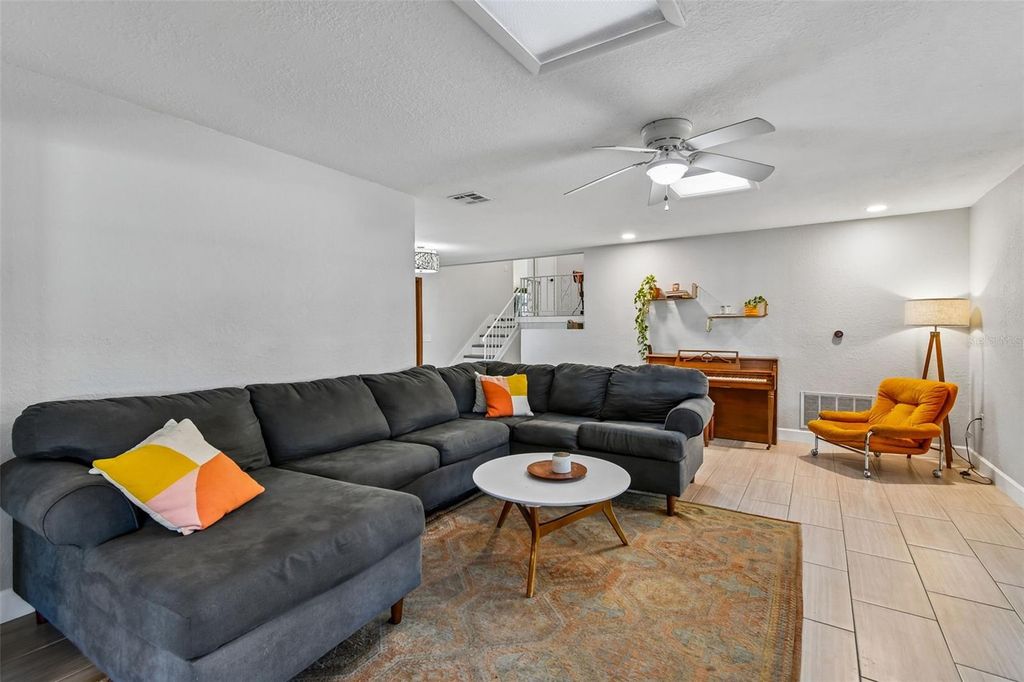 Image 13 of property listing at 641 OAKVIEW STREET, Altamonte Springs, FL 32714