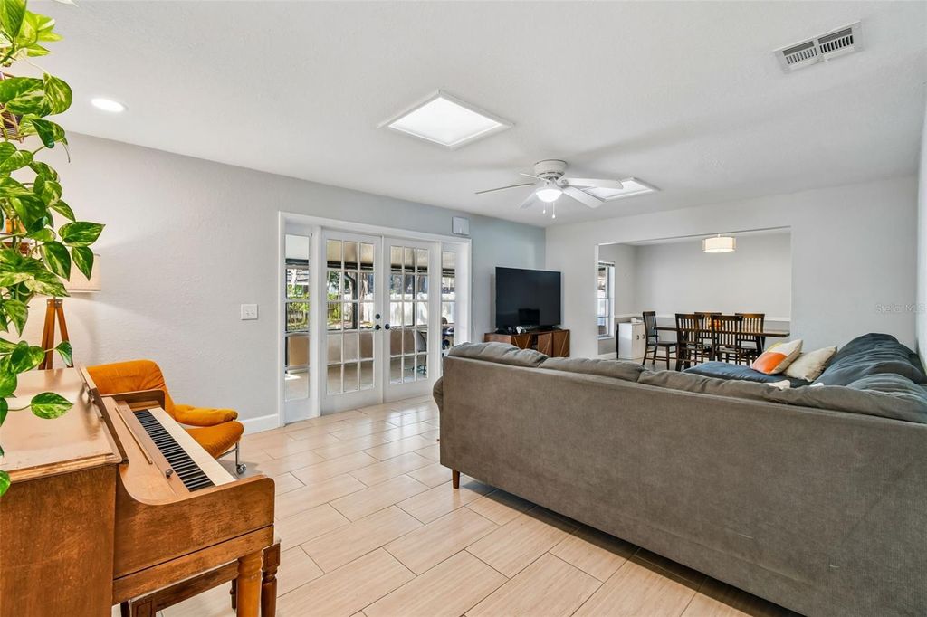 Image 16 of property listing at 641 OAKVIEW STREET, Altamonte Springs, FL 32714