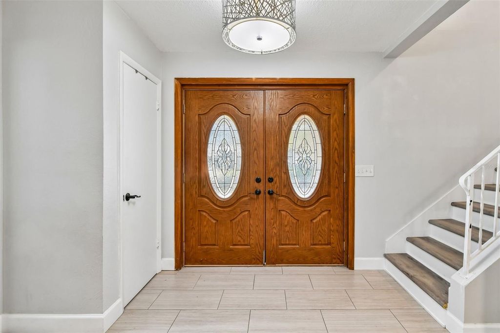 Image 4 of property listing at 641 OAKVIEW STREET, Altamonte Springs, FL 32714