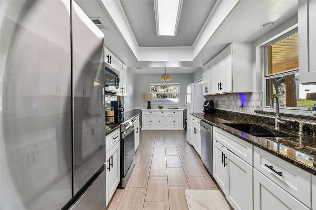 Image 5 of property listing at 641 OAKVIEW STREET, Altamonte Springs, FL 32714