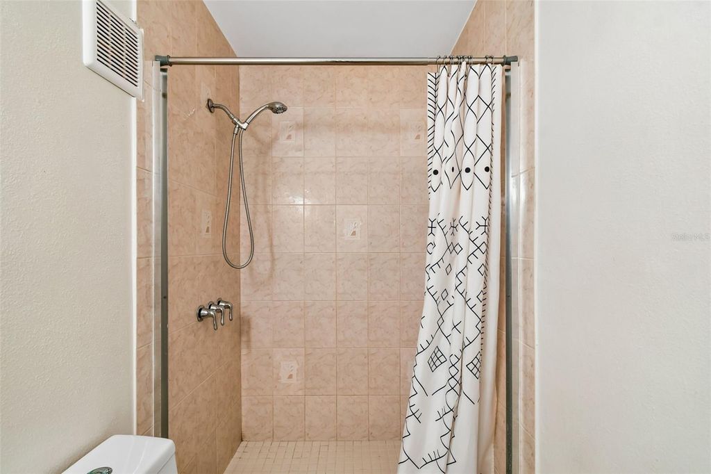 Image 50 of property listing at 641 OAKVIEW STREET, Altamonte Springs, FL 32714