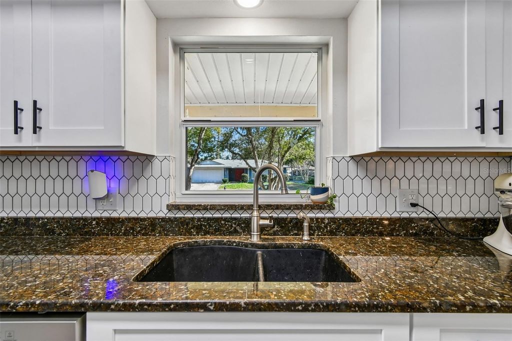 Image 7 of property listing at 641 OAKVIEW STREET, Altamonte Springs, FL 32714