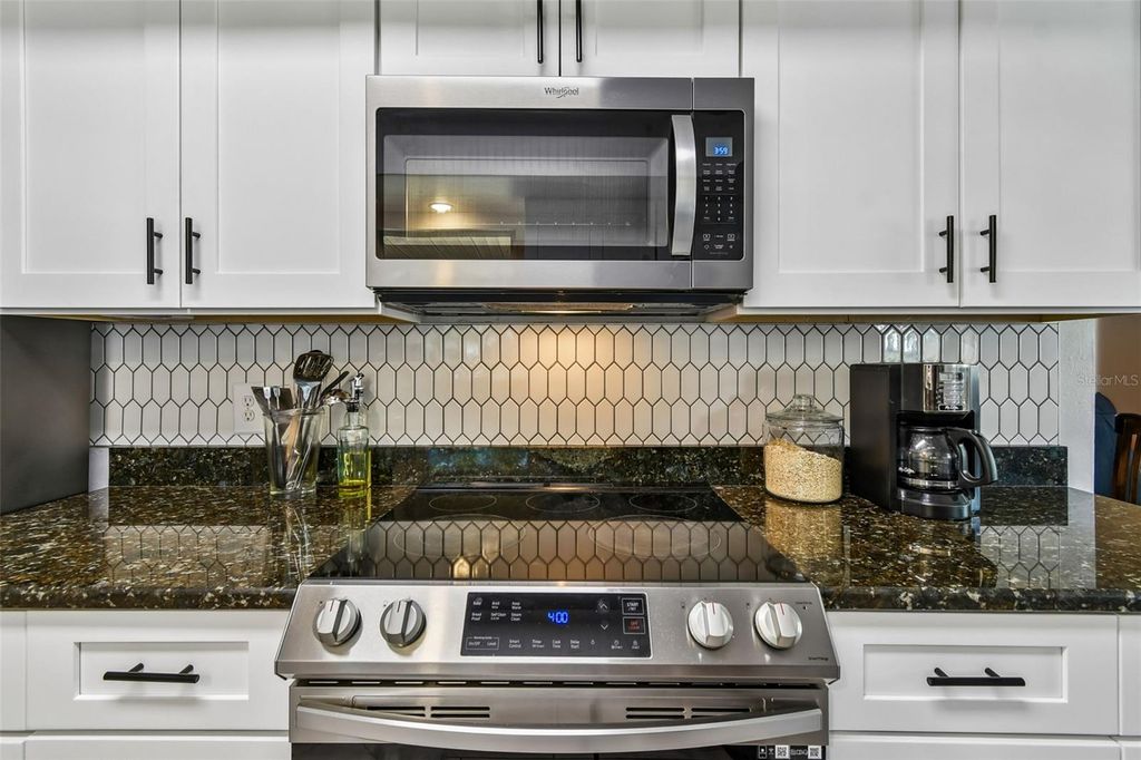 Image 8 of property listing at 641 OAKVIEW STREET, Altamonte Springs, FL 32714