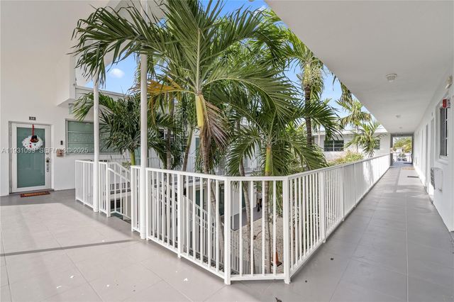 7950 Tatum Waterway Dr N18, Miami Beach, FL 33141