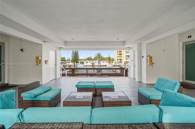 7950 Tatum Waterway Dr N18, Miami Beach, FL 33141