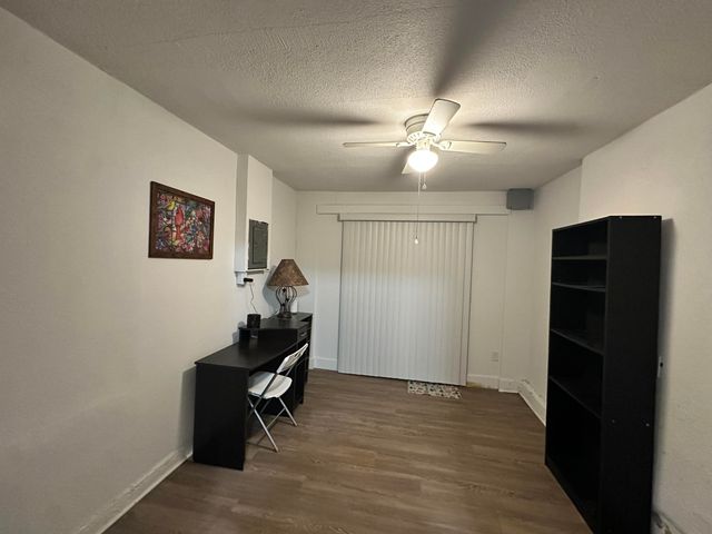 1127 E Pacific Street, Springfield, MO 65803