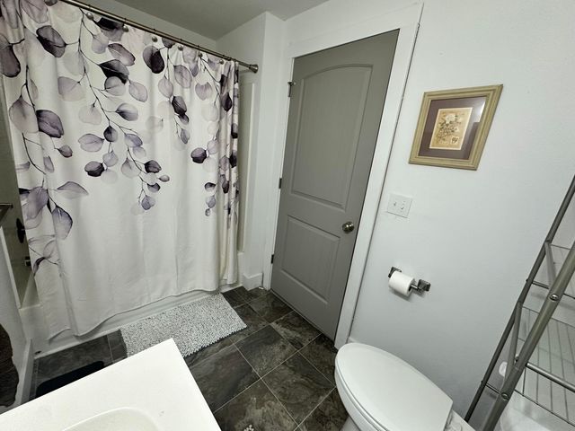 1127 E Pacific Street, Springfield, MO 65803