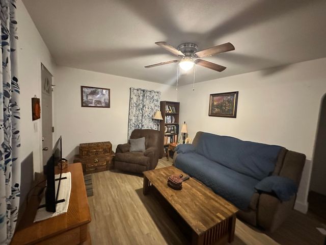 1127 E Pacific Street, Springfield, MO 65803