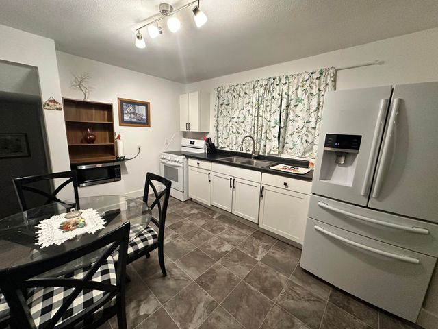 1127 E Pacific Street, Springfield, MO 65803