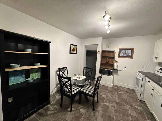 1127 E Pacific Street, Springfield, MO 65803