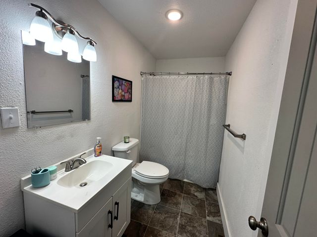 1127 E Pacific Street, Springfield, MO 65803