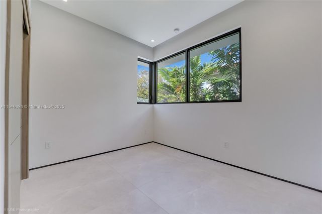 5825 Alton Rd, Miami Beach, FL 33140