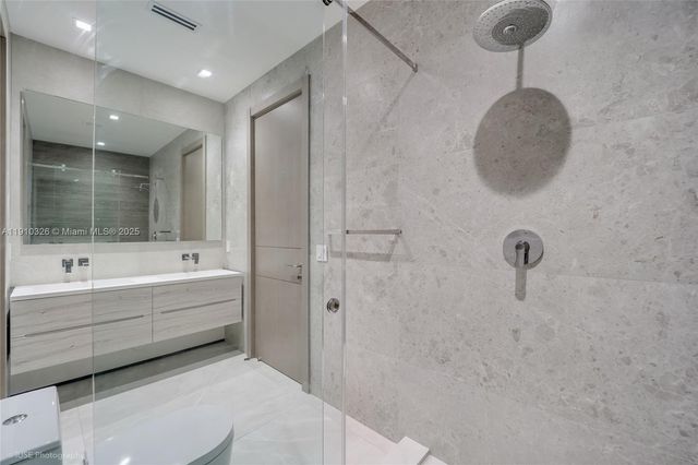 5825 Alton Rd, Miami Beach, FL 33140