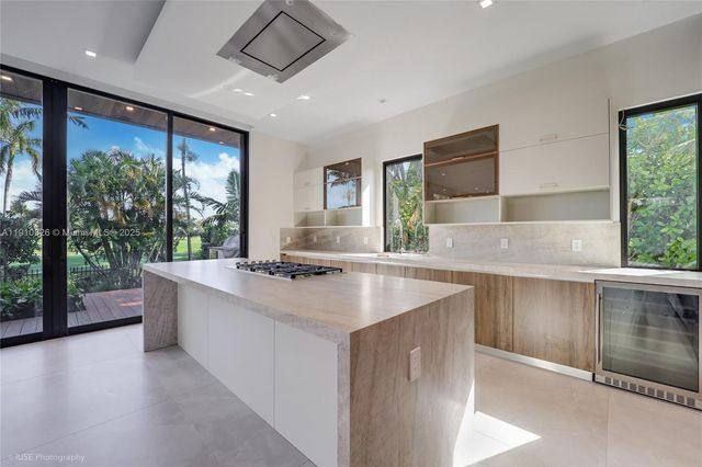 5825 Alton Rd, Miami Beach, FL 33140