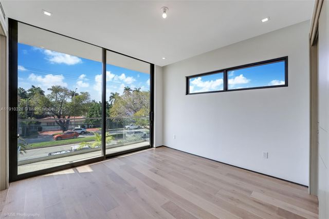 5825 Alton Rd, Miami Beach, FL 33140