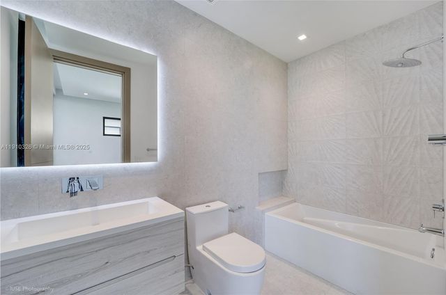 5825 Alton Rd, Miami Beach, FL 33140