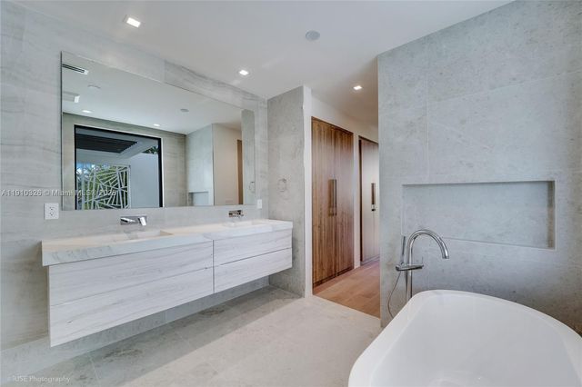 5825 Alton Rd, Miami Beach, FL 33140