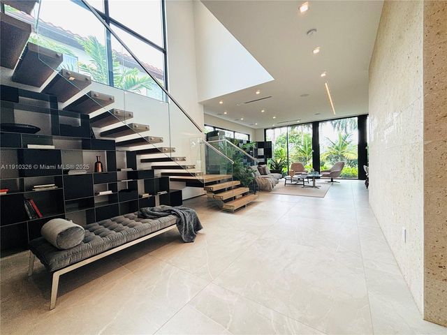 5825 Alton Rd, Miami Beach, FL 33140