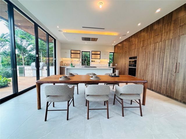 5825 Alton Rd, Miami Beach, FL 33140