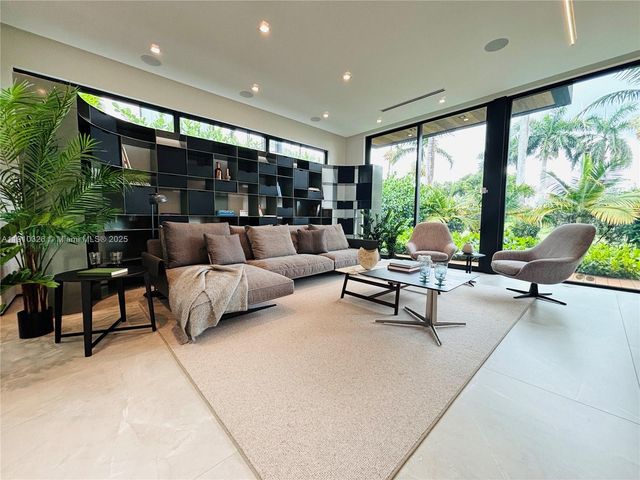 5825 Alton Rd, Miami Beach, FL 33140